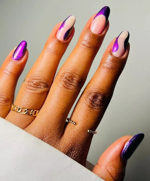 Трендовый маникюр на осень: 7 идей стильного "френча" с яркими кончиками